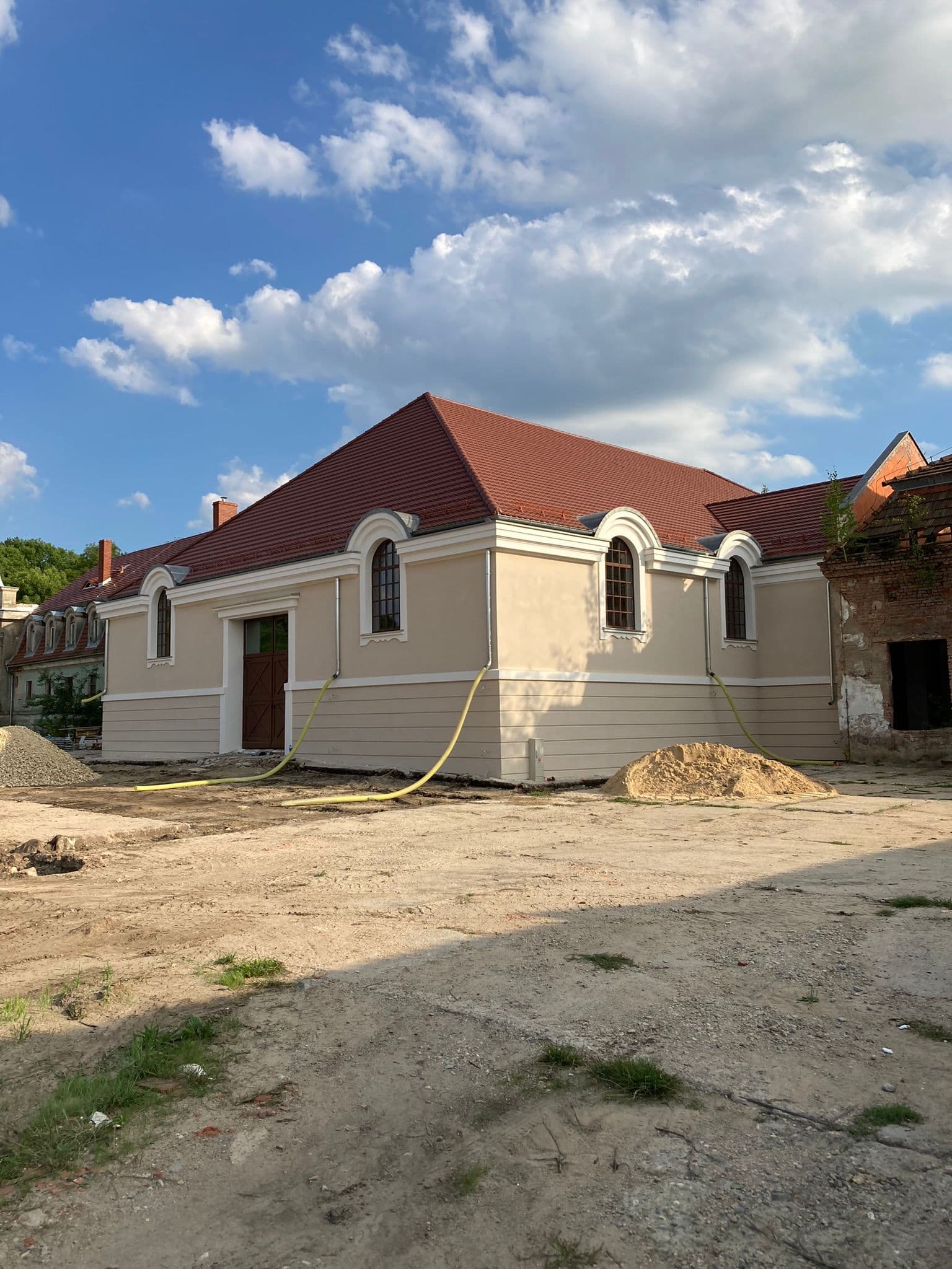 Renowacja dachu zabytkowego budynku — zdjęcie 1