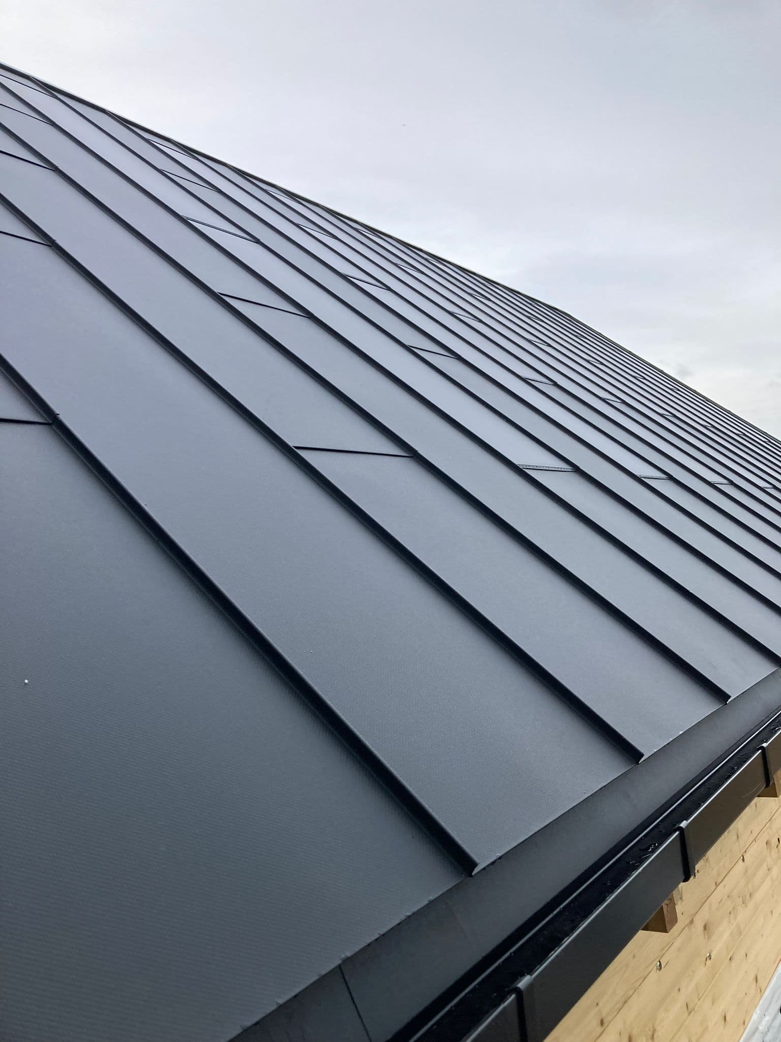Dach solarny firmy Solroof, panele fotowoltaiczne