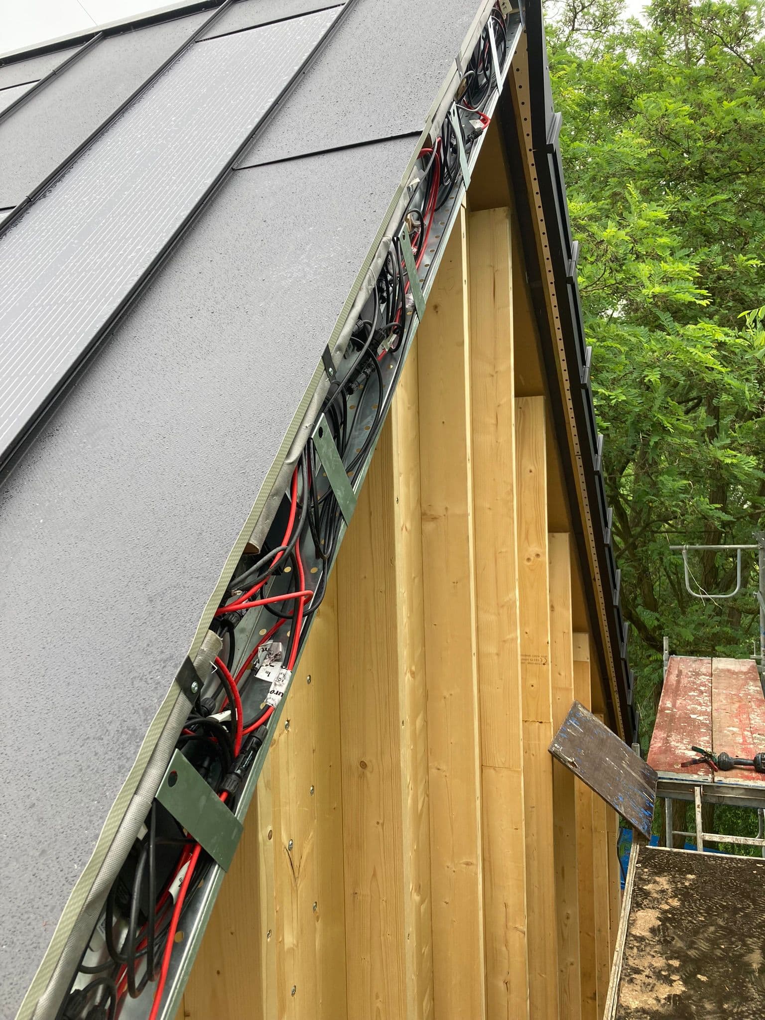 Dach solarny firmy Solroof, panele fotowoltaiczne