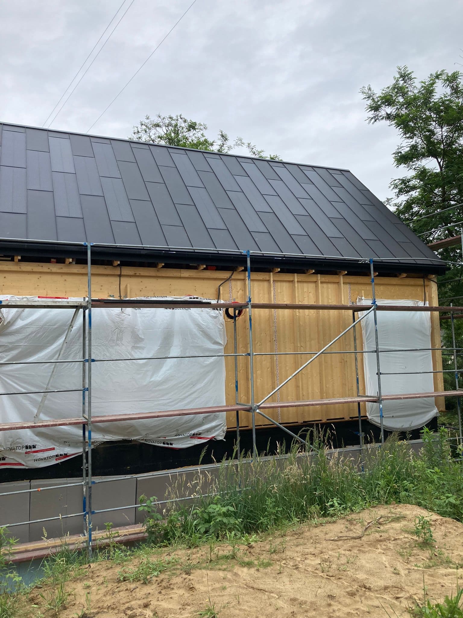 Dach solarny firmy Solroof, panele fotowoltaiczne — zdjęcie 1