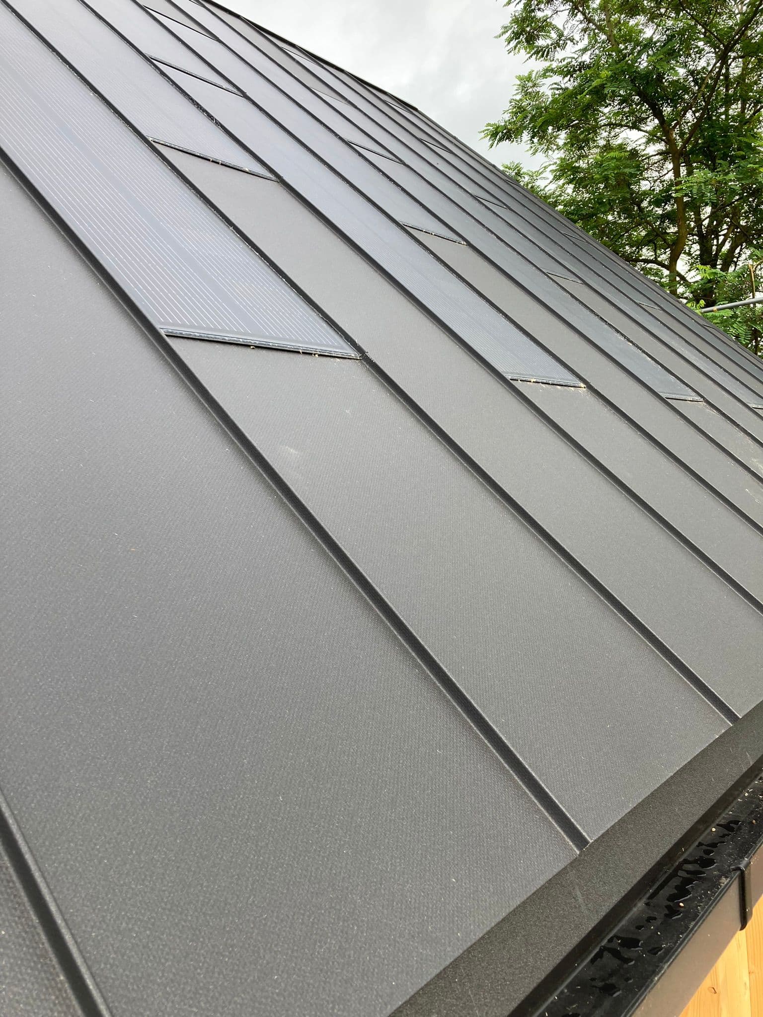 Dach solarny firmy Solroof, panele fotowoltaiczne — zdjęcie 5